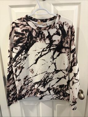 Zella Marble-Pattern Crewneck Sweater in White and Black